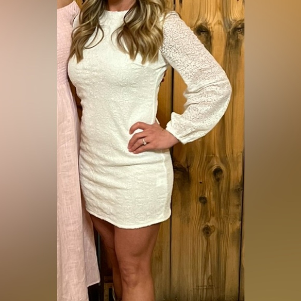 Elegant White Long Sleeve Dress
